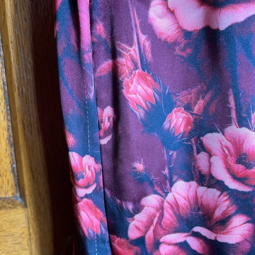 💥HP💥🆕NWT TA3 “Seamed Lushy Satin” Pencil Dress -zipper slit– XS Cranberry Floral - Picture 5 of 16